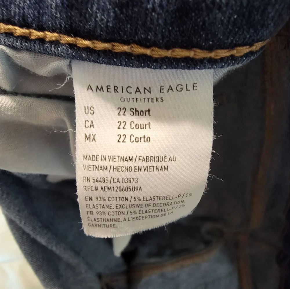 Classic Blue Distressed Crop Jeans 22 Short - Picture 4 of 5